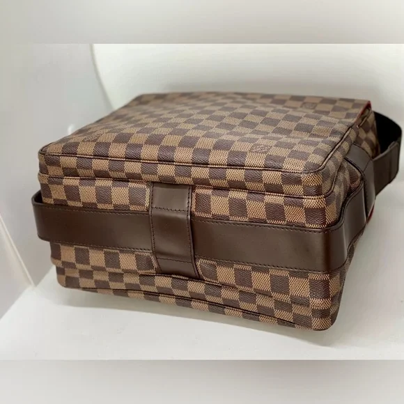 Authentic Louis Vuitton Damier Ebene Crossbody - Picture 6 of 15